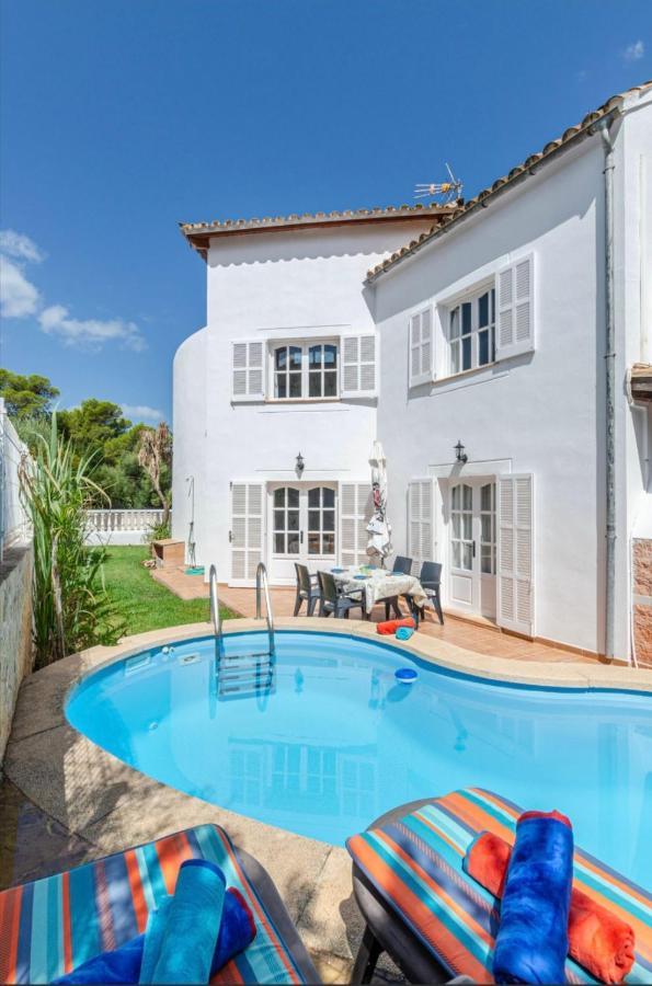 Sacalma Con Piscina Privada Villa